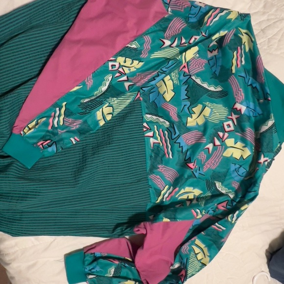 Colorful Geometric Patterned Jacket - Picture 9 of 9